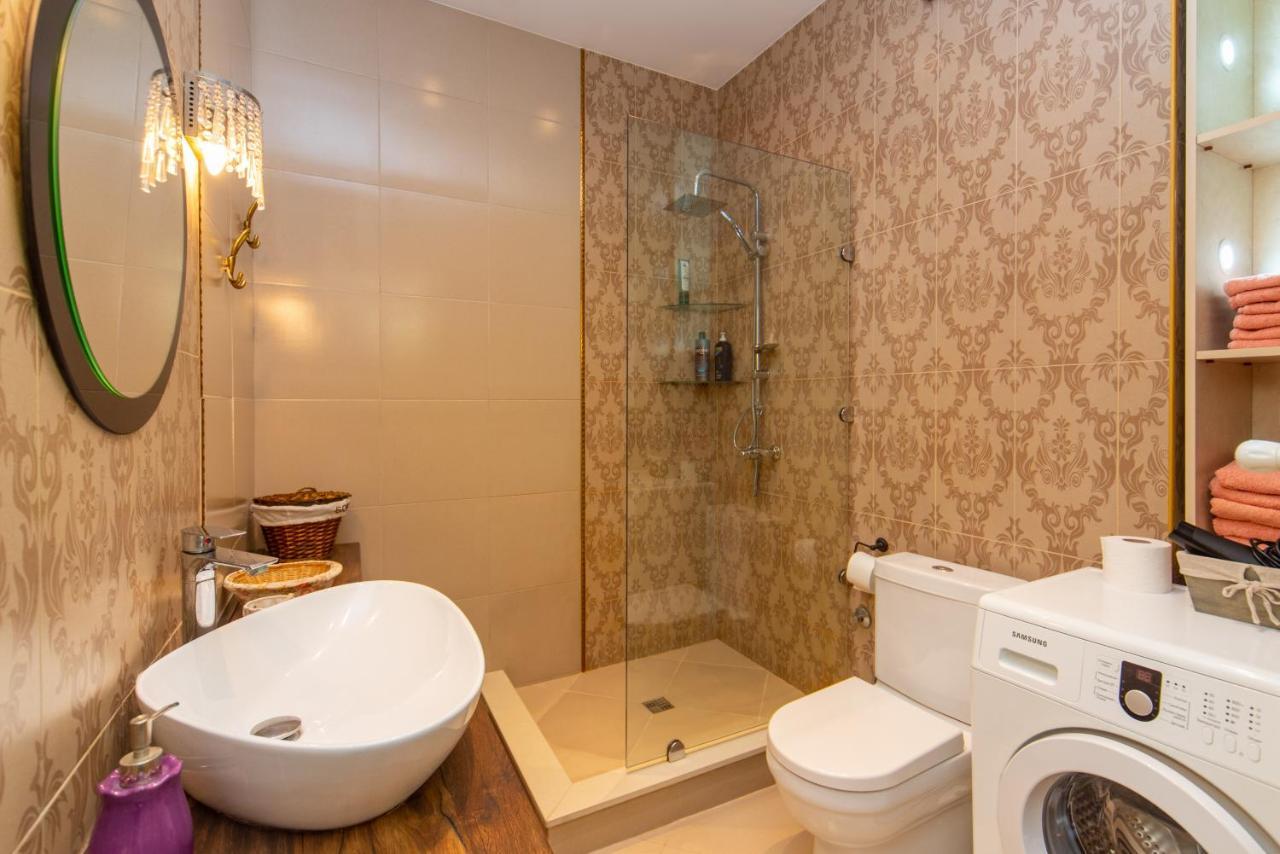 Luxury 4 Bedroom Apartment #1 In The City Center Of Tbilisi Exterior foto